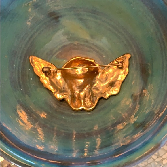 Vintage 1960’s Angel gold tone pin. Collectible - Picture 2 of 4
